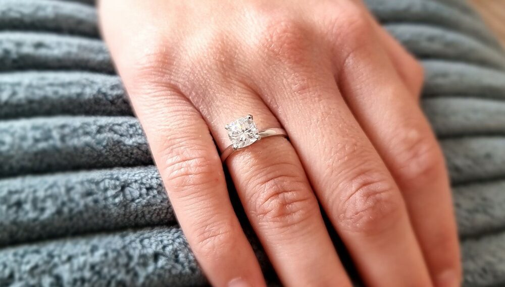 choosing-the-perfect-moissanite-engagement-ring