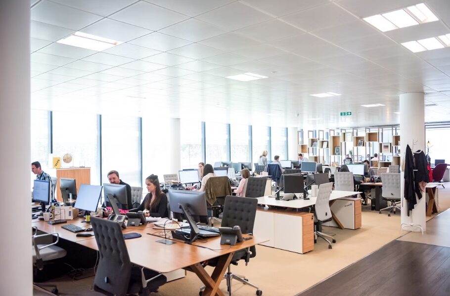 from-call-centers-to-smart-hubs:-the-rise-of-ai-powered-chatbots
